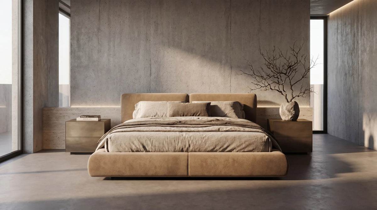 Comodini YORU in ottone ai due lati del letto