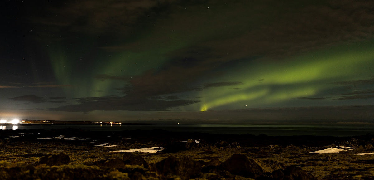 Nordlicht über dem Lager in Island