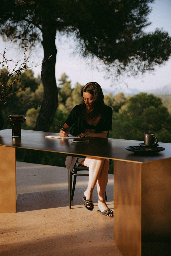 ZEN DINING TABLE