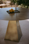 PYRAMID TABLE aus handveredeltem Messing – Ansicht 3