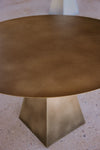 PYRAMID TABLE aus handveredeltem Messing – Ansicht 8