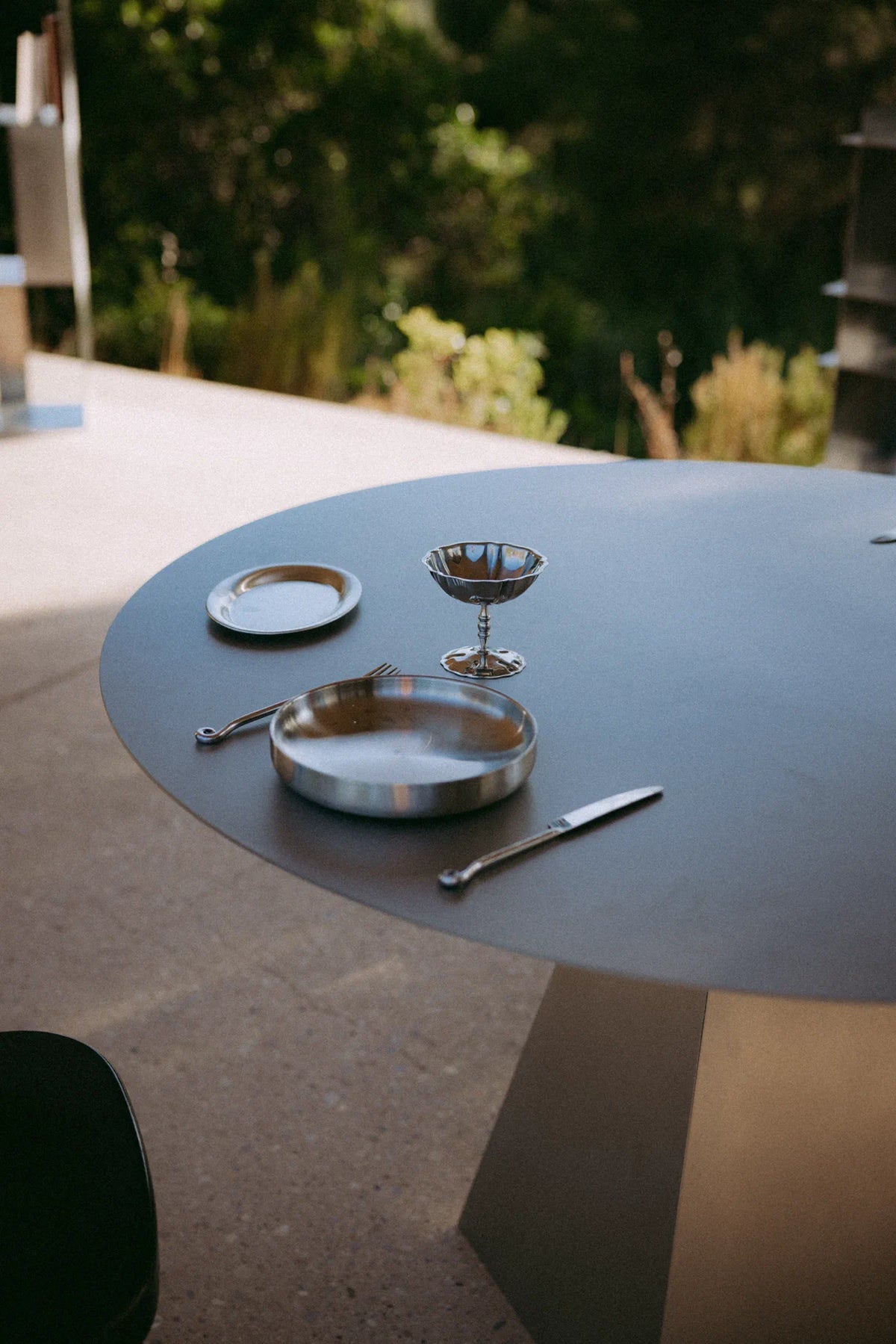 PYRAMID TABLE aus gebürstetem Edelstahl – Ansicht 5