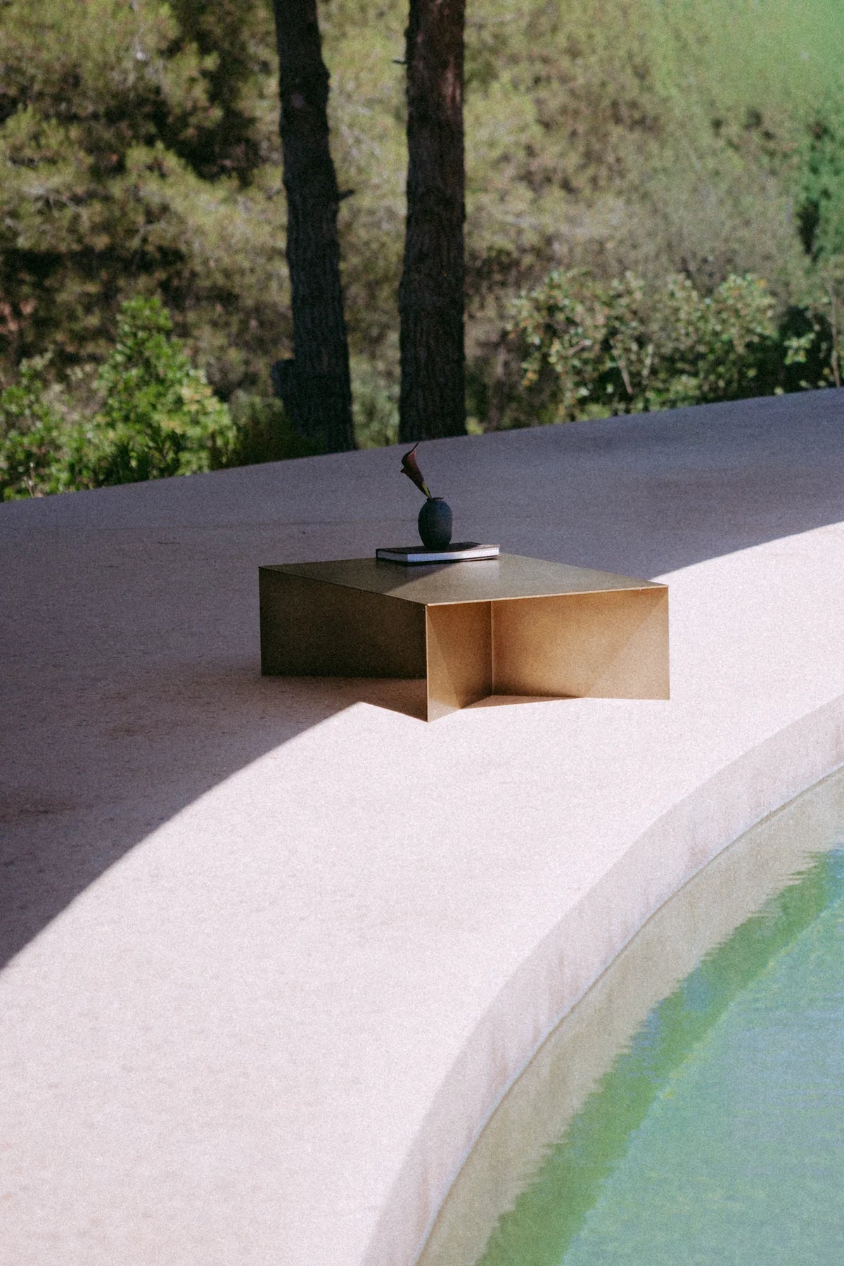 ZEN COFFEE TABLE en laiton · Storytelling 3