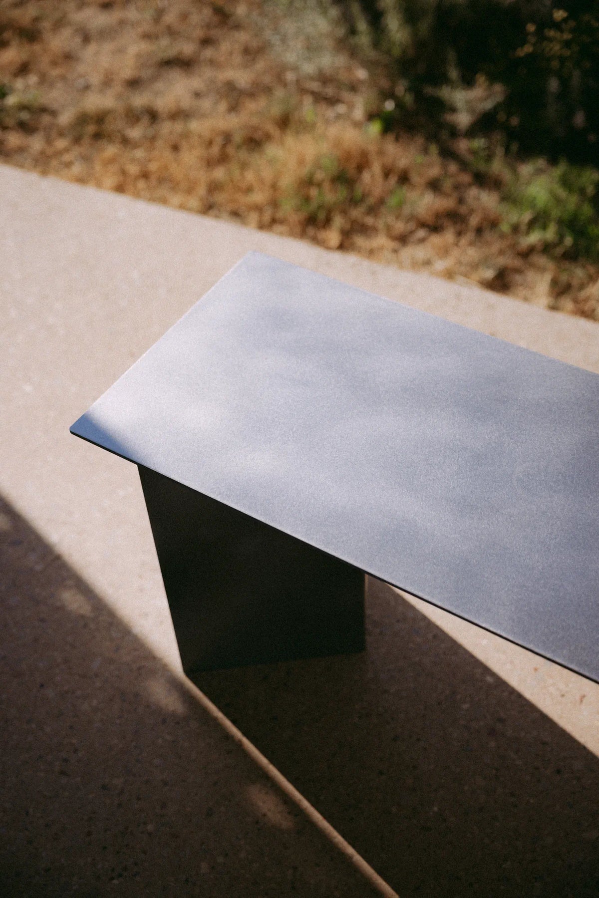 ZEN BENCH Sitzbank aus gebürstetem Edelstahl – Ansicht 3
