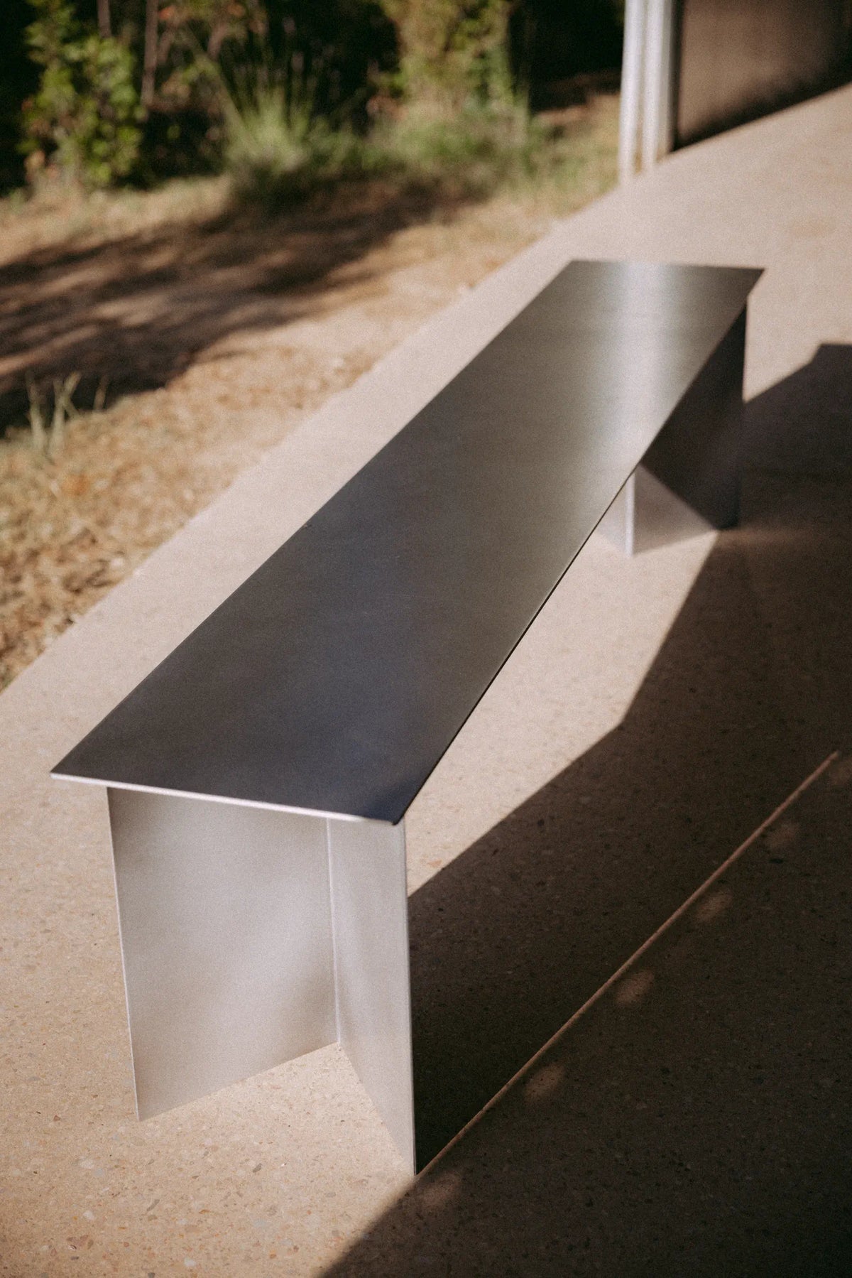 ZEN BENCH Sitzbank aus gebürstetem Edelstahl – Ansicht 4