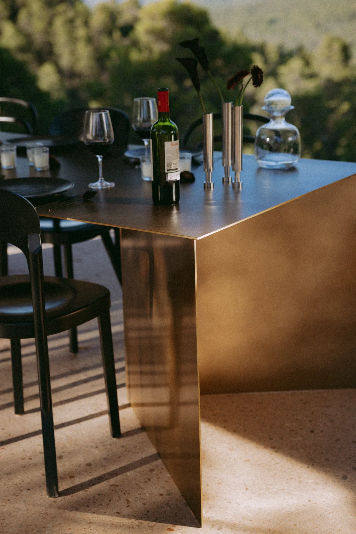 ZEN DINING TABLE aus handveredeltem Messing – Ansicht 2