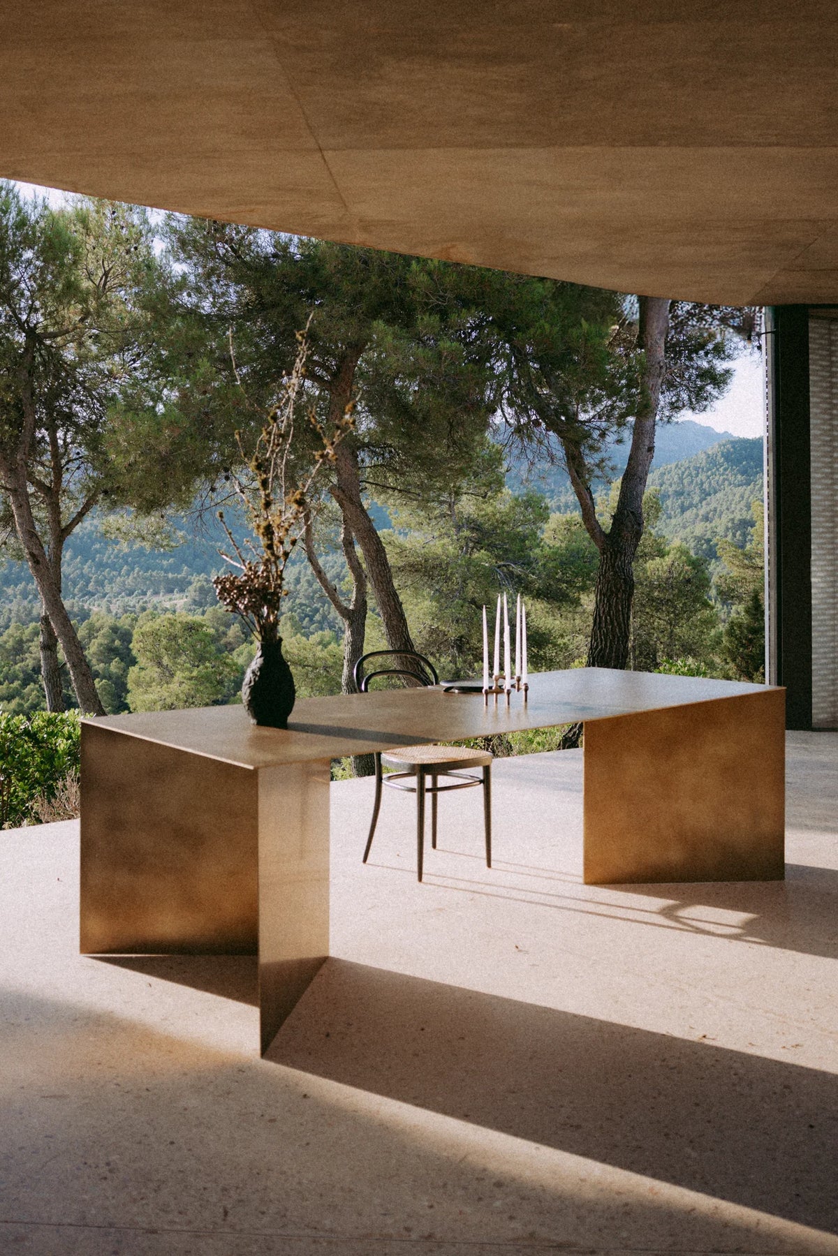 ZEN DINING TABLE aus handveredeltem Messing – Ansicht 4