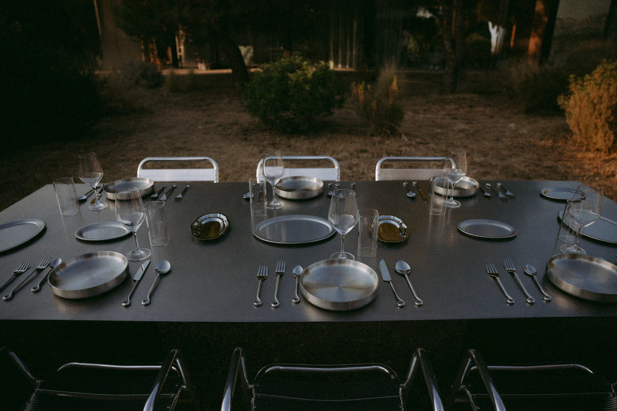 ZEN DINING TABLE aus gebürstetem Edelstahl – Ansicht 4