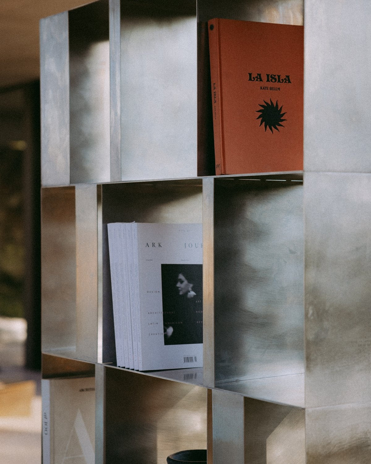 INFINITY BOOKSHELF in acciaio inox nella Solo House